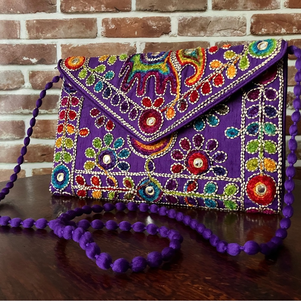 Pashmina & Silk Handbag With Elephant Design and Yarn Strap
